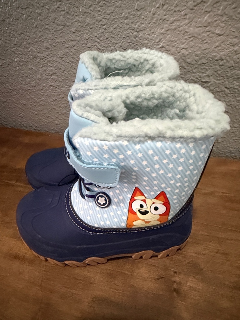 Bluey Kids Light Blue Winter Boots size 11 NEW